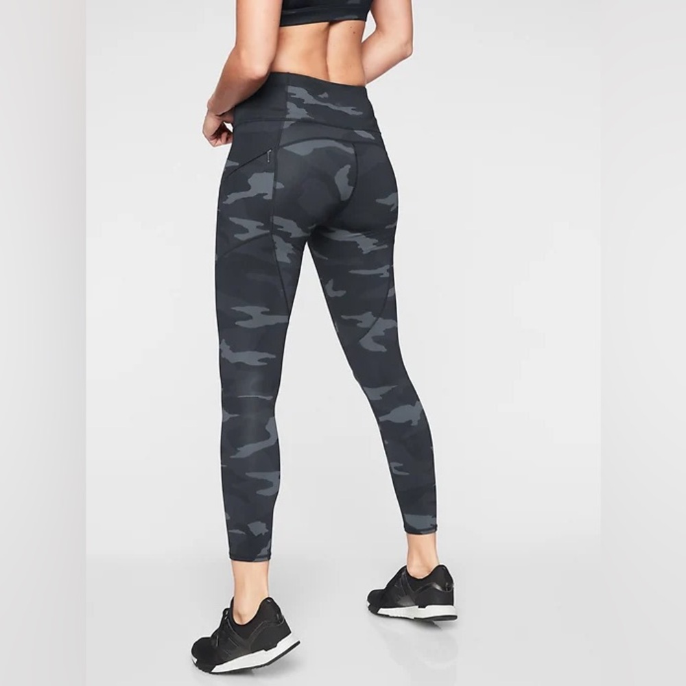 Athleta Camo Contender 7/8 Tight in Powerlift